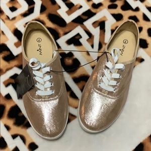 NWT MINT rose gold sneakers